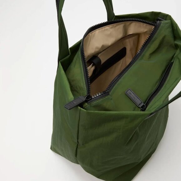 Medium Tote Bag in Olive - VEE Collective - Picture 5 of 10